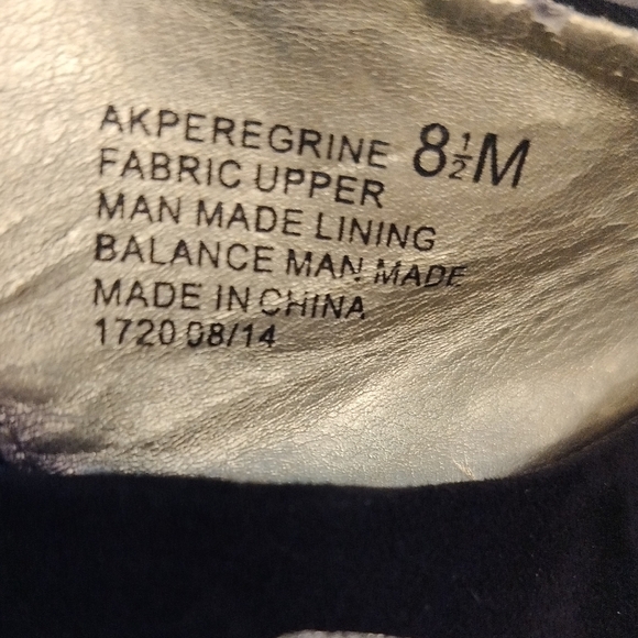 Anne Klein Black Heels with Glossy Finish - Picture 2 of 8